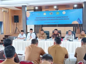 Lintas Instansi di Aceh Besar Serahkan 70 Sertifikat Tanah Wakaf