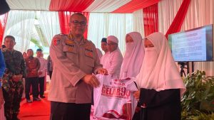Alumni Akabri 1990 Serahkan Ratusan Paket Bansos dan Sembako di Dayah Mahyal Ulul Al-Aziziyah