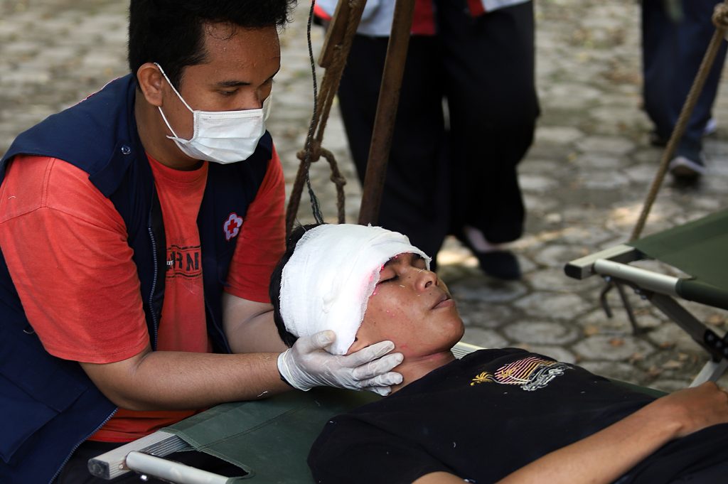 Ratusan Mahasiswa USK Ikut Simulasi Bencana Gempa dan Tsunami