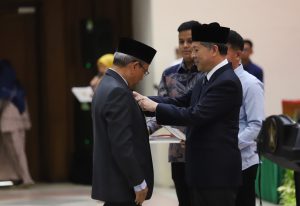92 Pegawai USK Terima Penghargaan Satya Lencana