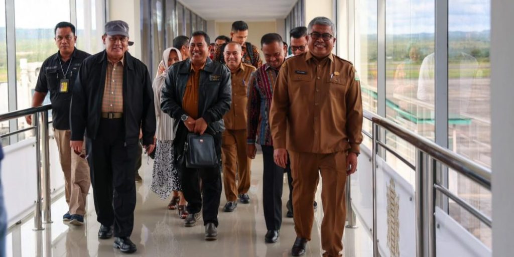 Sekda Aceh Sambut Ketua KPK di Bandara Internasional SIM