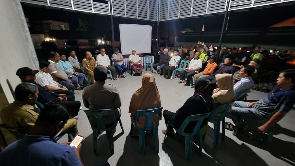 Kantor Keuchik Rukoh di Segel, Pemerintah Kota dan Muspika Gelar Rapat Mediasi