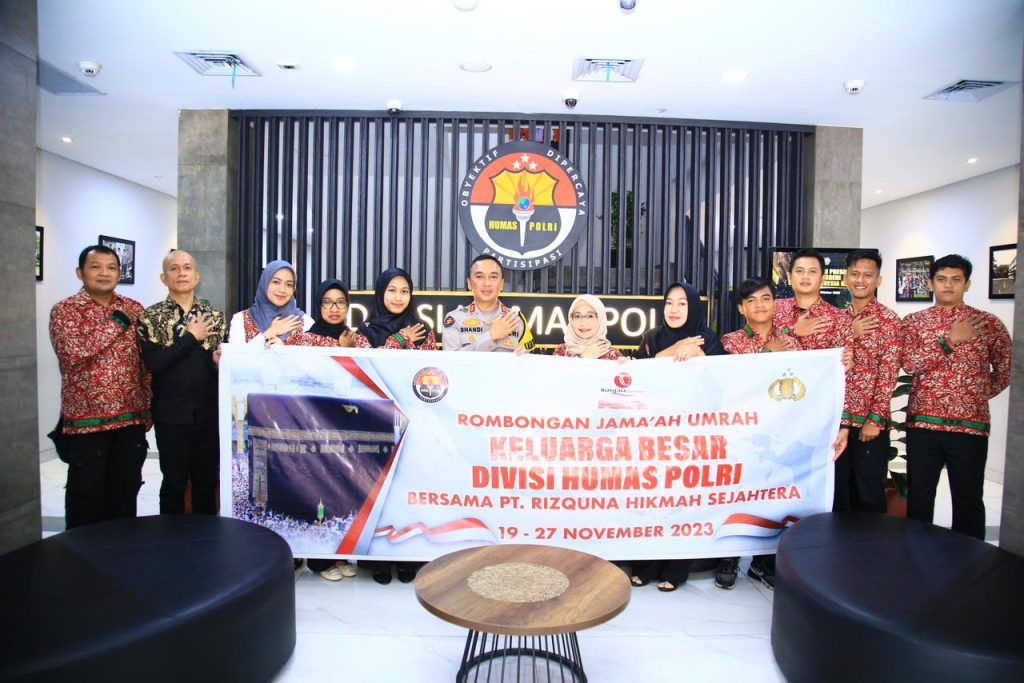 Kadivhumas Polri Berangkatkan 15 Orang Ibadah Umrah