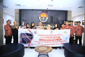 Kadivhumas Polri Berangkatkan 15 Orang Ibadah Umrah
