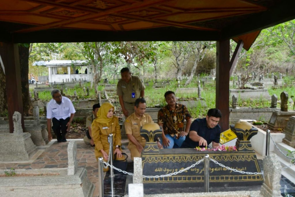 Kadisbudpar Aceh Tinjau Hasil Pemugaran Makam Pocut Meurah Intan 