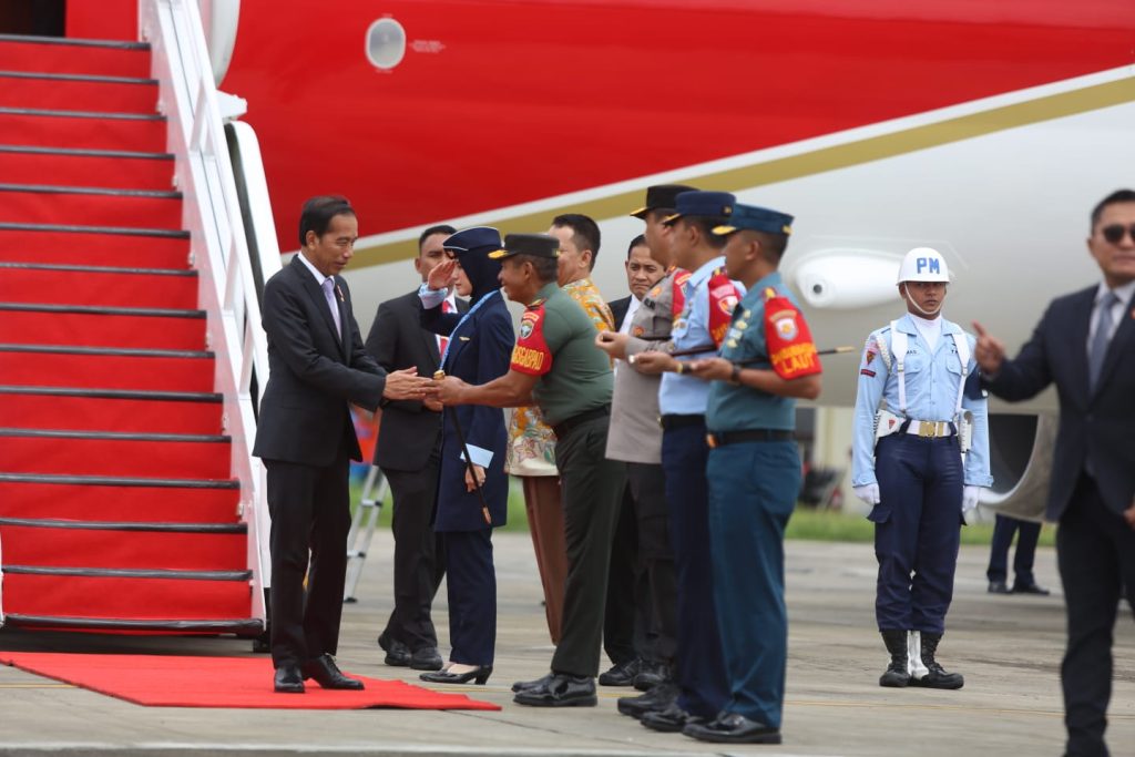 Pangdam IM Sambut Kedatangan Presiden RI di Bandara SIM