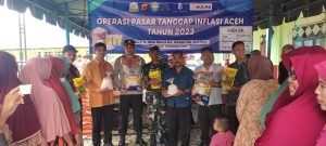 Warga Meureu Indrapuri Antusias Belanja di Pasar Murah