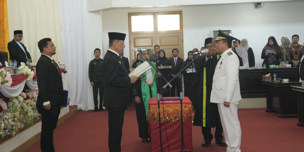 Pj Gubernur Achmad Marzuki Lantik Said Mulyadi sebagai Bupati Pijay Definitif