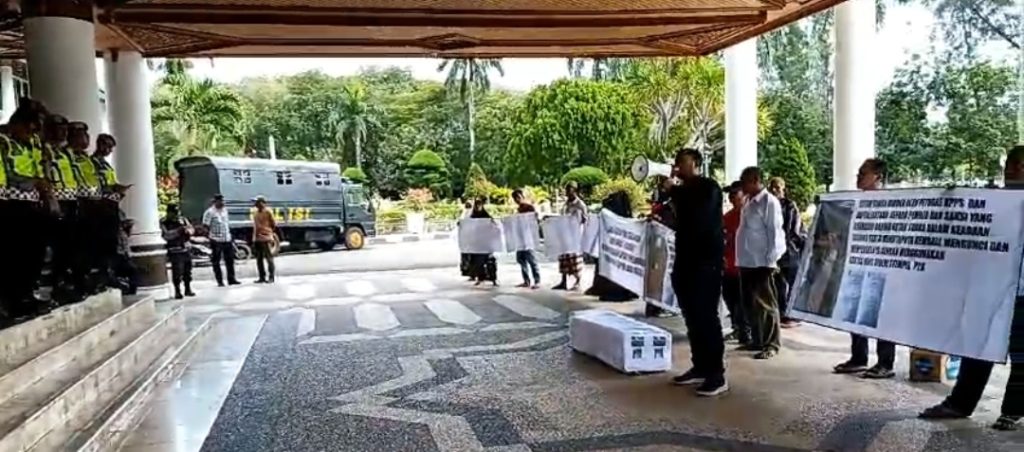 Protes Hasil Pilchiksung, Warga Kampung Baru Demo di Balai Kota dan Kantor Gubernur