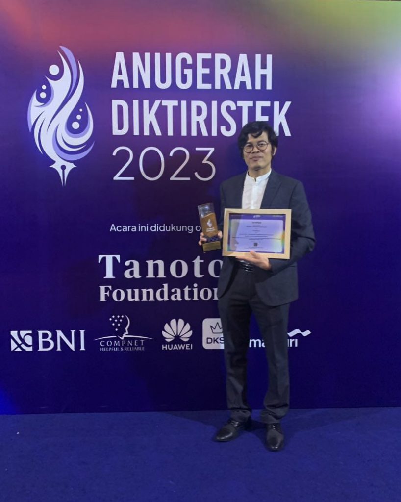 Dosen USK Raih Penghargaan Dosen Berprestasi Terbaik Nasional
