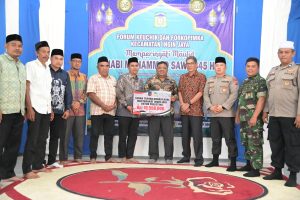 Sekda Aceh Besar Terima Donasi Palestina di Kecamatan Ingin Jaya