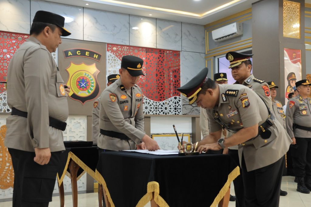 Kapolda Aceh Irup Sertijab Karo Rena dan Lima Kapolres l Polda Aceh