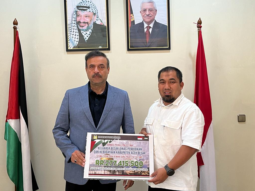 Pj Bupati Iswanto Serahkan Donasi Aceh Besar untuk Palestina