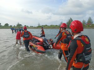 Seorang Bocah Hilang Terseret Arus Saat Mandi di Pantai Kajhu