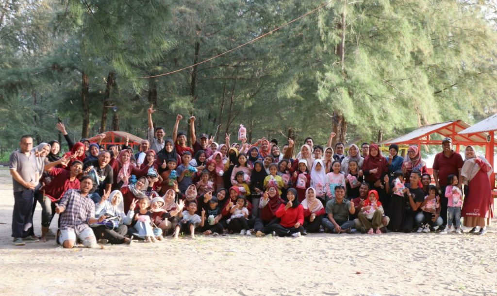 Sekretariat DPRK Banda Aceh Gelar Family Gathering di Pantai Riting
