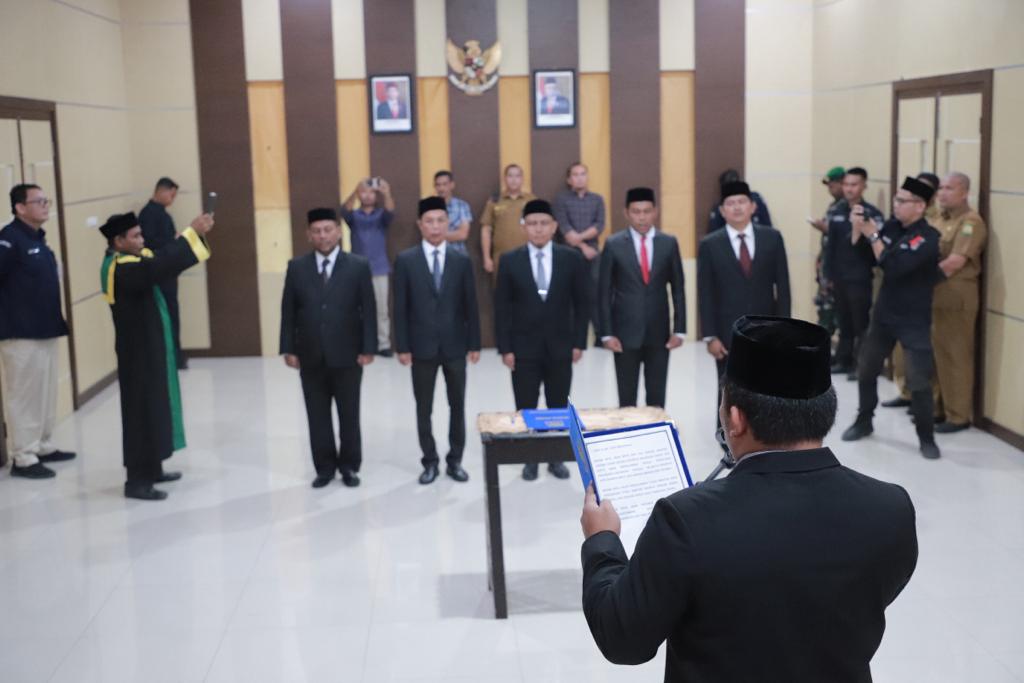 Pj Bupati Iswanto Lantik Komisioner KIP Aceh Besar,