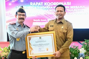 Pemkab Aceh Besar Terima Penghargaan dari Kemenkumham Aceh