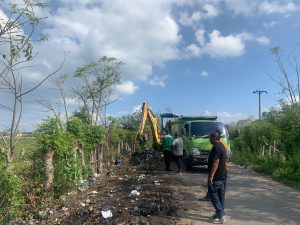 DLH Aceh Besar Lakukan Aksi Satu Jam Memungut Sampah di Kajhu