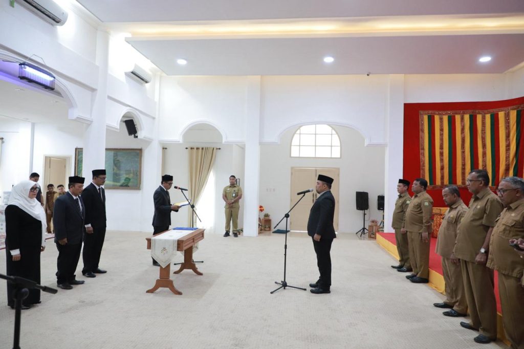 Pj Bupati Iswanto Lantik Sejumlah Kabid dan Sekcam, Ini Nama-namanya