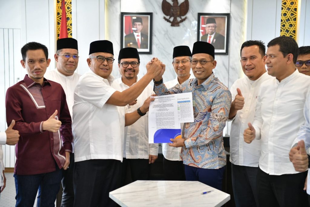 Pj Gubernur Saksikan TAPA dan Ketua DPRA Teken Pengesahan APBA 2024
