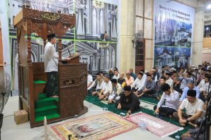 Awali Safari Ramadan, Pj Wali Kota Banda Aceh Tarawih Bersama Warga Gampong Seutui
