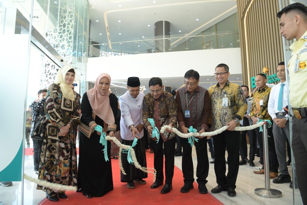 Ketua TP PKK Aceh Hadiri Soft Opening Gedung Landmark BSI