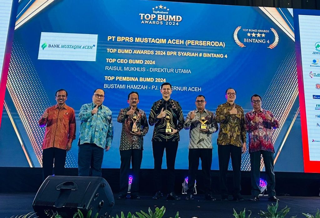 Pj Gubernur Aceh Raih Top Pembina BUMD Awards