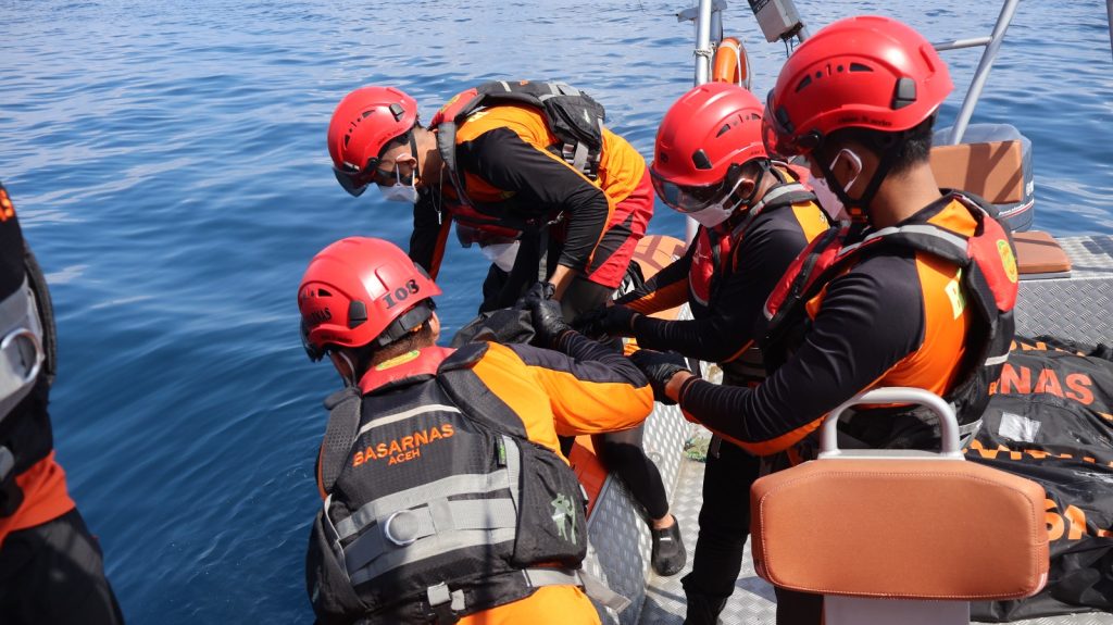 Hari ke Tiga Operasi, Tim SAR Kembali Evakuasi Enam Mayat Etnis Rohingya 