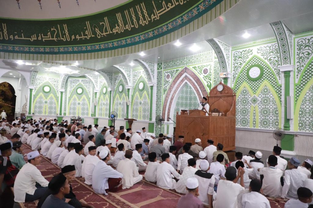 Pemkab Aceh Besar Peringati Malam Nuzulul Qur’an di Masjid Al Munawwarah