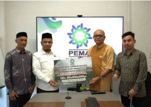 Direksi dan jajaran PT PEMA Serahkan donasi karyawan/ti Melalui KNRP Aceh