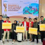 Mahasiswa Universitas Syiah Kuala (USK) Nabilla Maharani dan Nauma Lailla meraih predikat runner-up dalam kompetisi proyek sosial nasional Innovillage. Foto: Humas/USK.