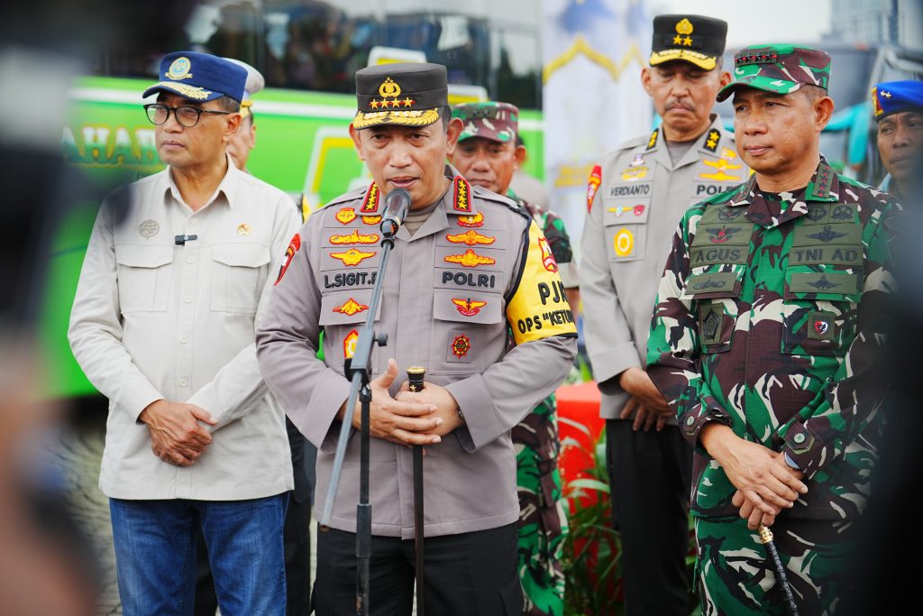 Tindaklanjuti Arahan Presiden, Kapolri Lepas Mudik Gratis Polri Presisi