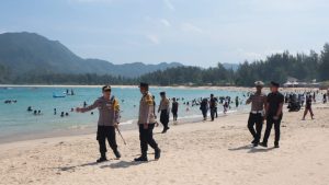 Kapolres Aceh Besar Patroli Pengamanan dan Memantau Situasi di Objek Wisata Pantai Lampuuk