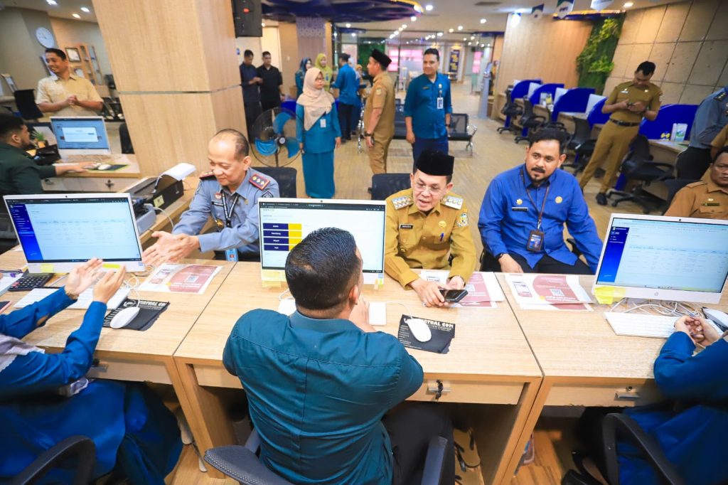 Hari Pertama Masuk Kantor, Pj Wali Kota Pastikan Layanan Tetap Maksimal