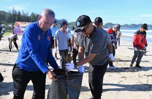 Program Satu Jam Pungut Sampah di Aceh Besar Berlanjut