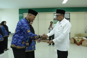 Serahkan SK PPPK, Karo AUPK UIN Ar-Raniry Ingatkan Lima Nilai Budaya Kerja