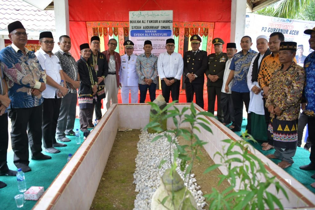 Pj Gubernur dan Istri Ziarah ke Makam Syekh Ali Al Fansyuri