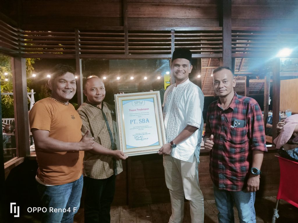 SPS Aceh Serahkan Plakat Kepada PT SBA