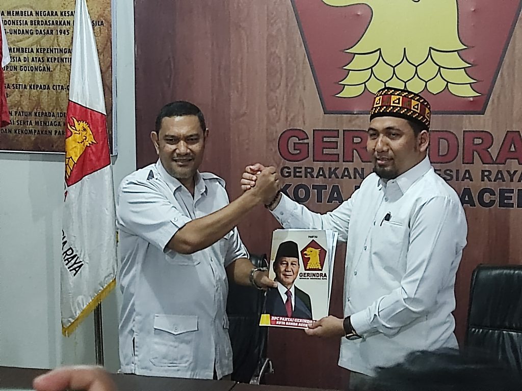 Muhammad Balia Antarkan Berkas Pendaftaran Calon Walikota ke DPC Gerindra 