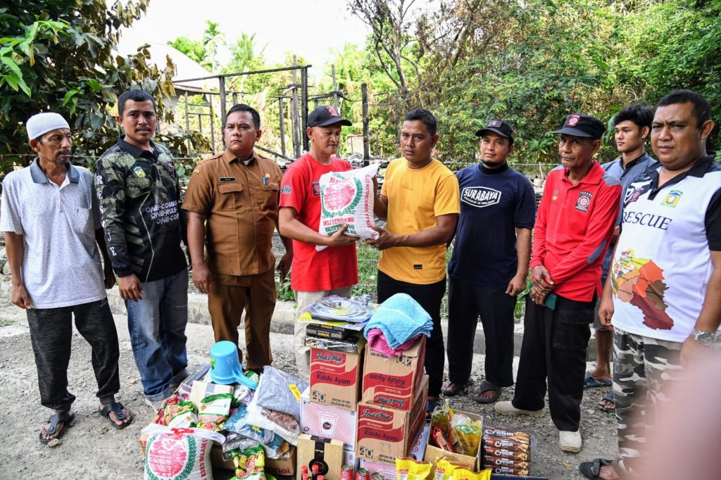 Pemkab Aceh Besar Salurkan Bantuan Masa Panik untuk Korban Kebakaran di Blang Bintang