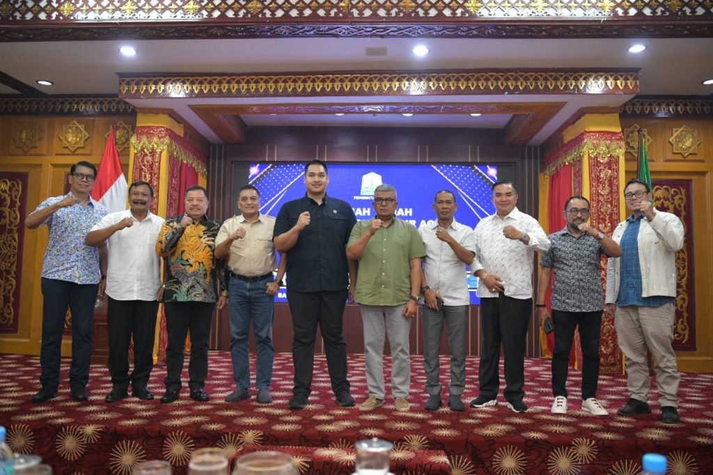 Pj Gubernur Aceh Jamu Makan Malam Menpora di Meuligoe