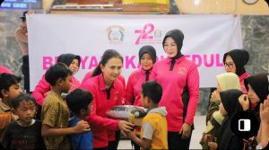 Sapa Pengungsi Banjir Bandang Sumbar, Ketum Bhayangkari Hibur Anak-anak Pengungsi