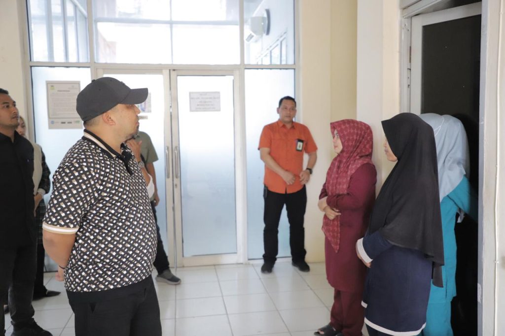 Pj Bupati Iswanto Pantau Pelayanan RSUD Aceh Besar