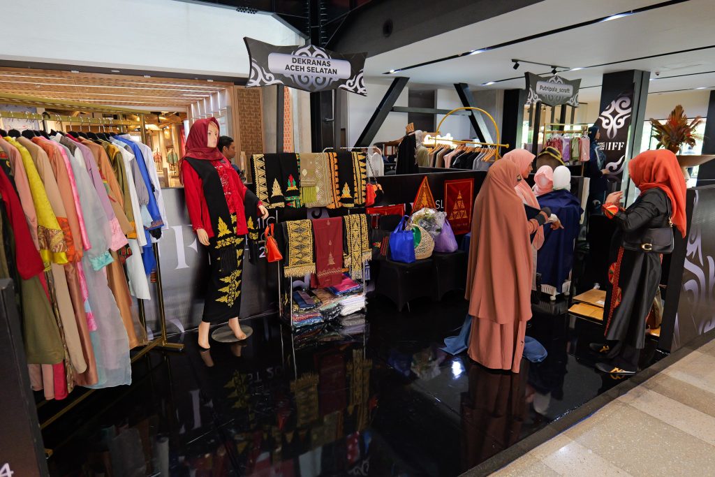 Produk Fesyen Aceh Laris Manis di AMFF