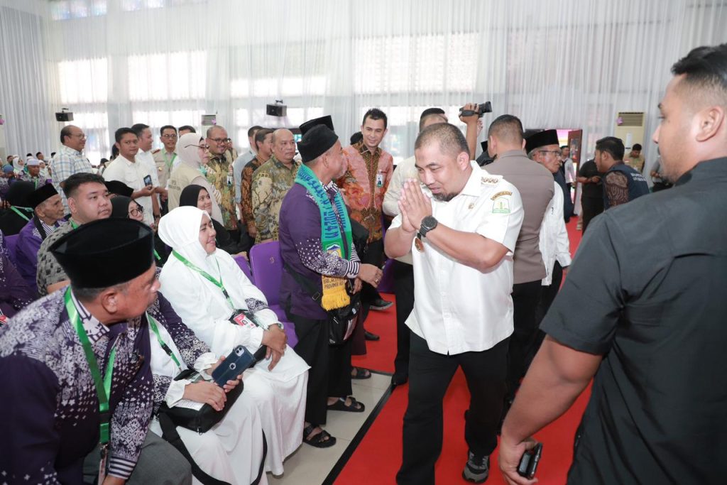 Pj Bupati Aceh Besar Hadiri Penglepasan Jamaah Calon Haji Kloter I Aceh