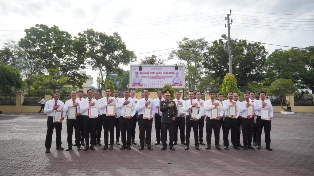 Kapolresta Berikan Penghargaan Bagi Personel Satresnarkoba Polresta Banda Aceh