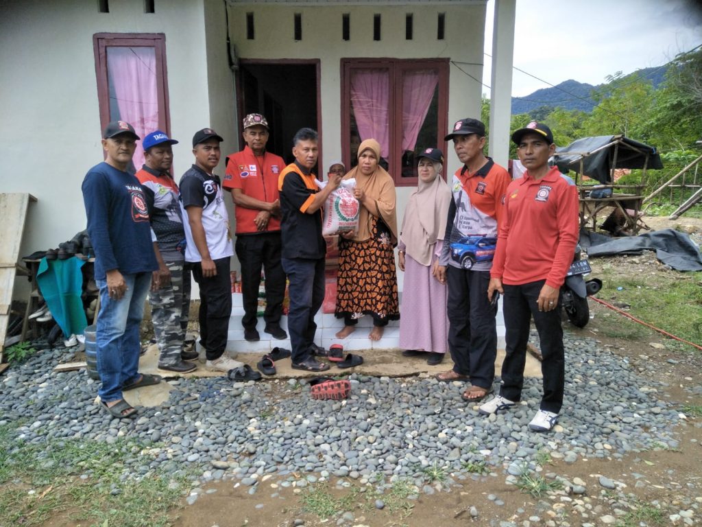 Korban Angin Puting Beliung Kecamatan Leupung Terima Bantuan Masa Panik Pemkab Aceh Besar