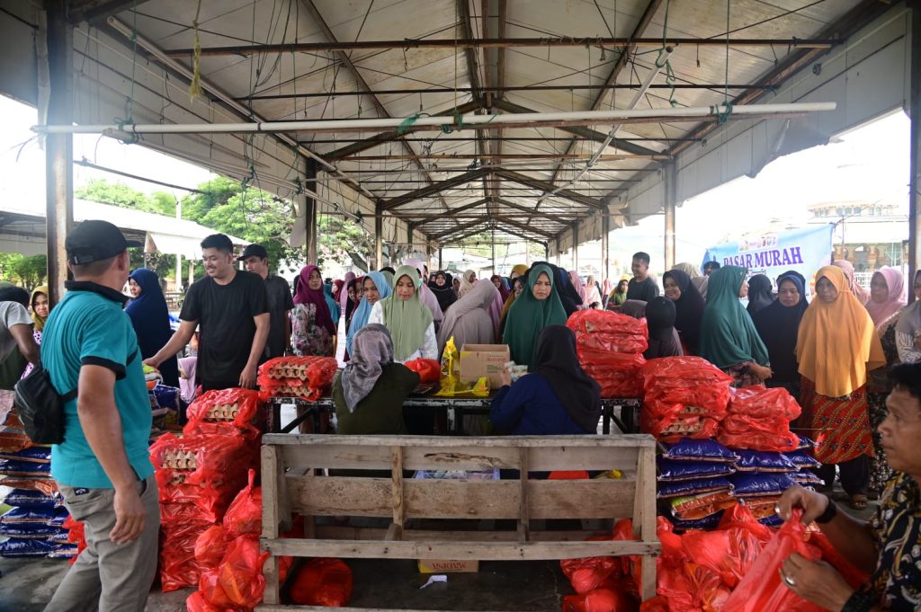 Warga Krueng Raya Nikmati Pasar Khusus Jelang Idul Adha, 400 Kupon Laris Manis