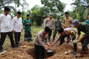 Wakapolda Aceh Letakkan Batu Pertama Pembangunan Masjid Pesantren Babul Ulum