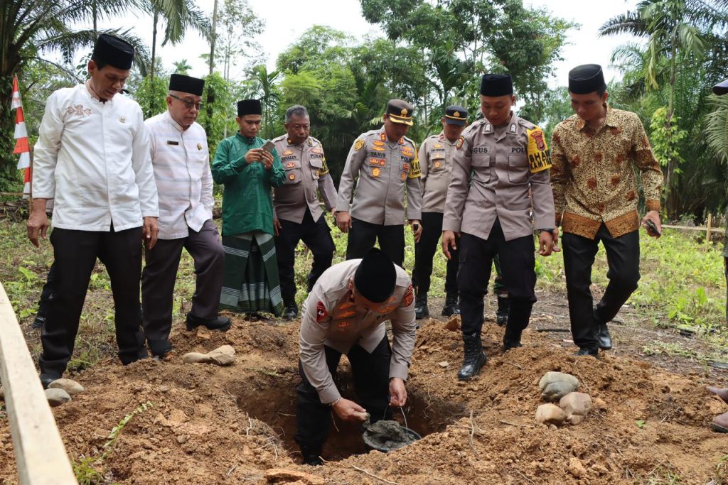 Wakapolda Aceh Letakkan Batu Pertama Pembangunan Masjid Pesantren Babul Ulum